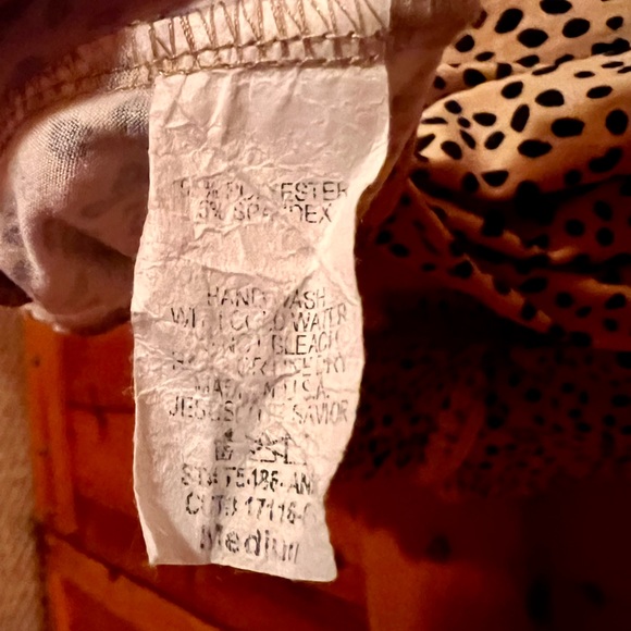 Reb in J 220 leopard shirt - Picture 5 of 5